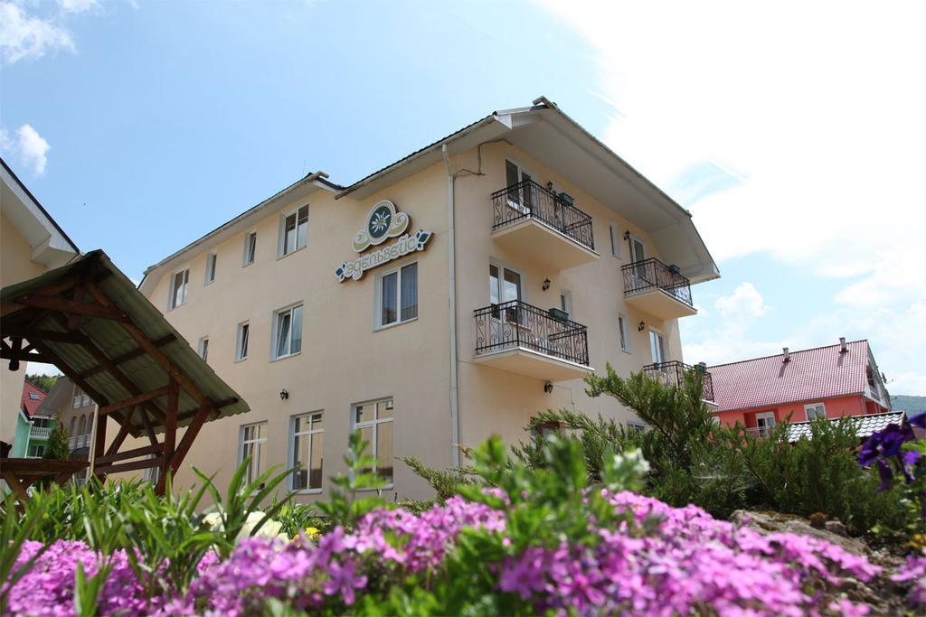 Edelweiss Hotel Polyana  Exterior photo